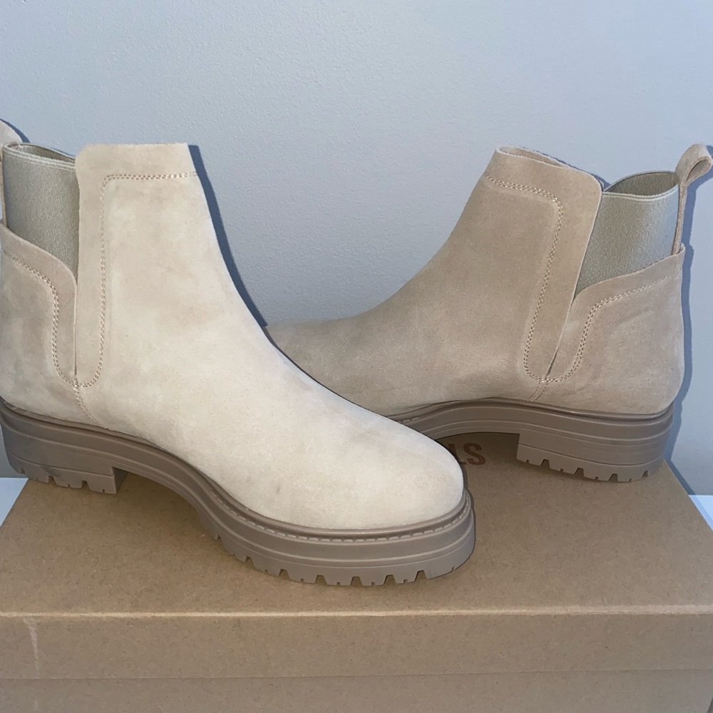 Steve Madden suede boots